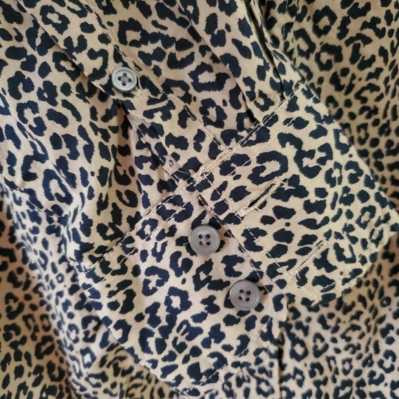 🌹 JCrew Tan Leopard Print Button-up - Picture 5 of 6